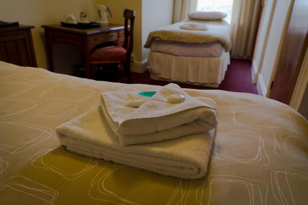 The Angel Hotel Гелстон Екстер'єр фото